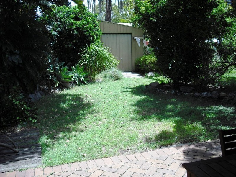 737 The Esplanade, Lota QLD 4179