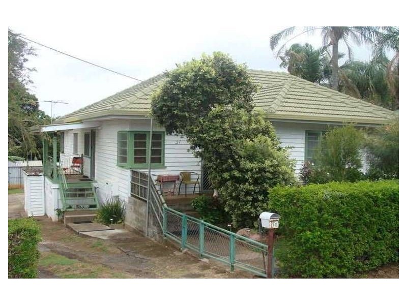 31 Barrinia Street, Manly QLD 4179