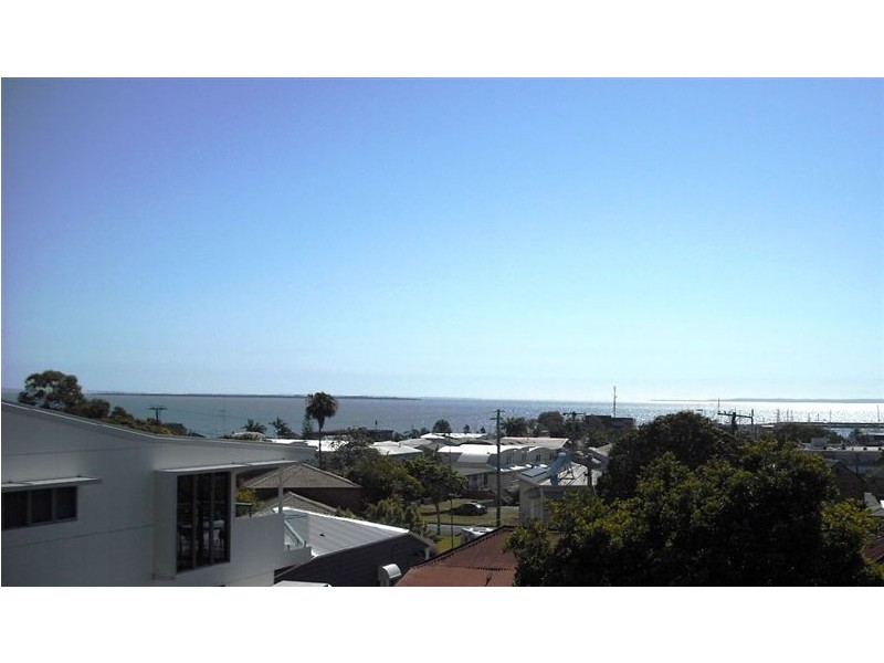 2/169 Melville Terrace, Manly QLD 4179