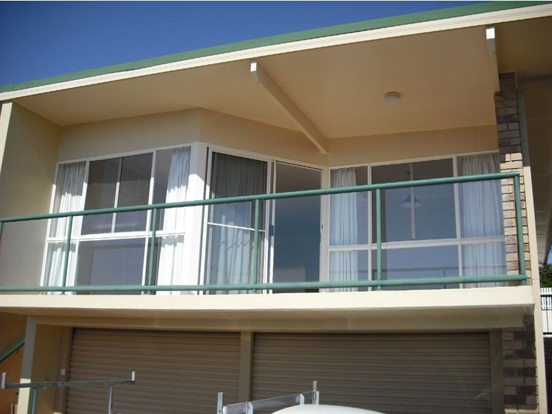 2/169 Melville Terrace, Manly QLD 4179