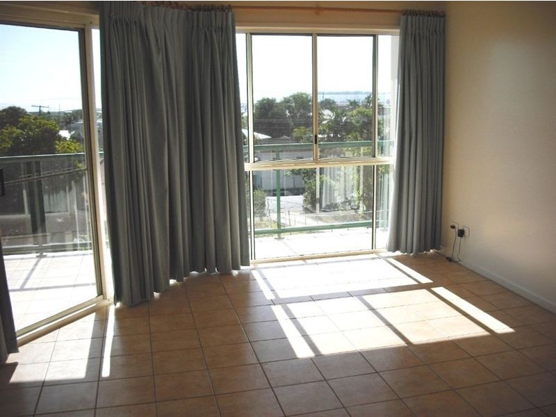 2/169 Melville Terrace, Manly QLD 4179