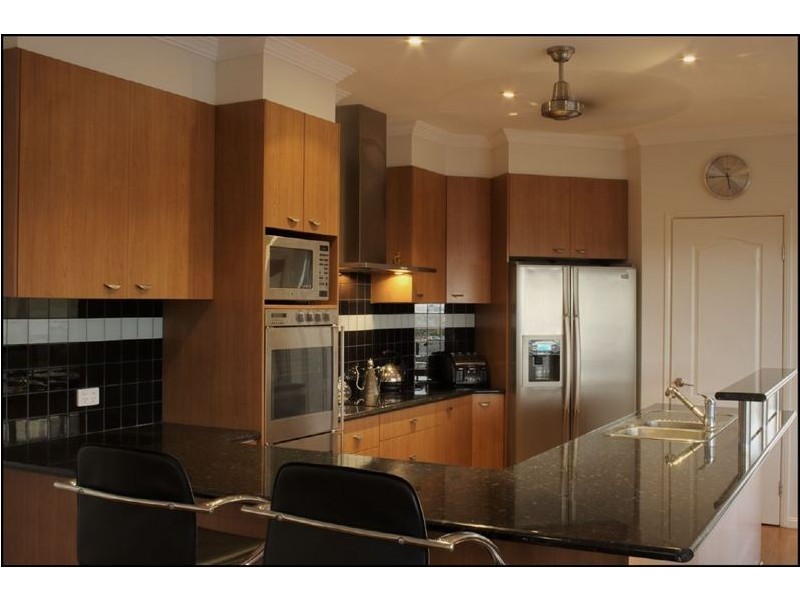 11 Summit Place, Wynnum West QLD 4178