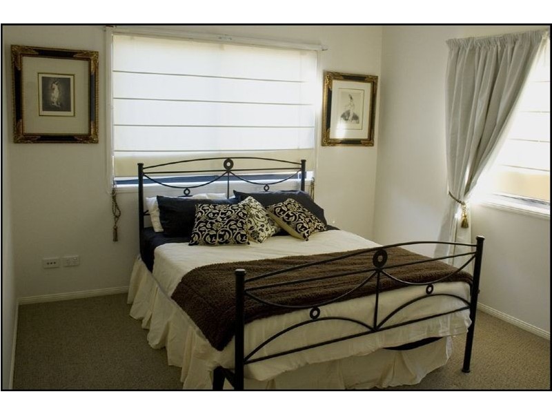 11 Summit Place, Wynnum West QLD 4178