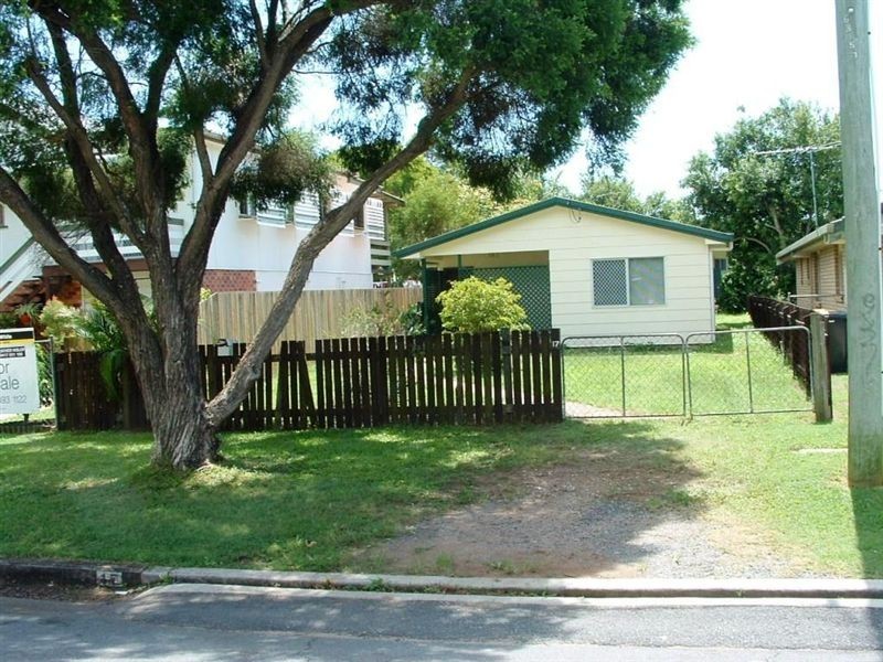 17 Daniel Street, Lota QLD 4179