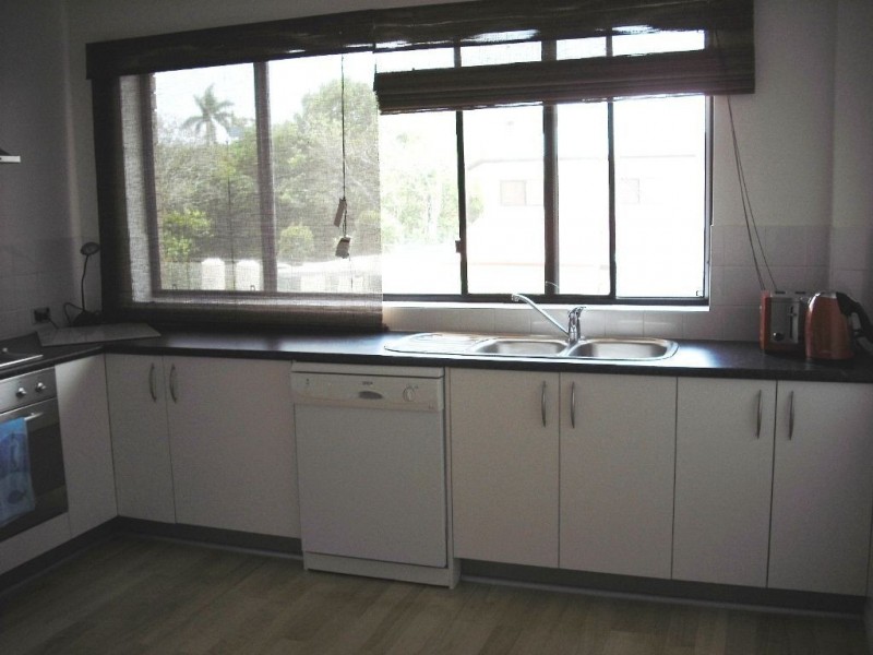 2/427 Esplanade, Manly QLD 4179