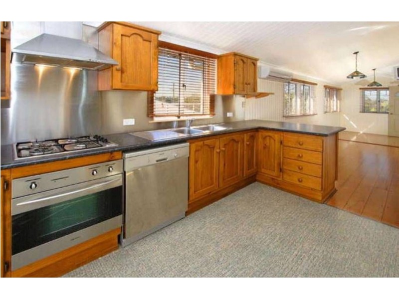 11 Moreton Avenue, Wynnum QLD 4178