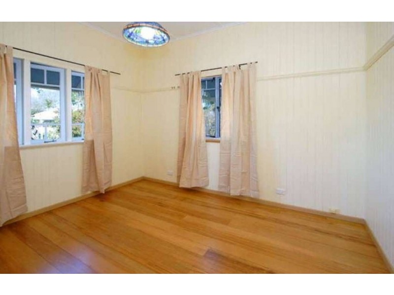 11 Moreton Avenue, Wynnum QLD 4178