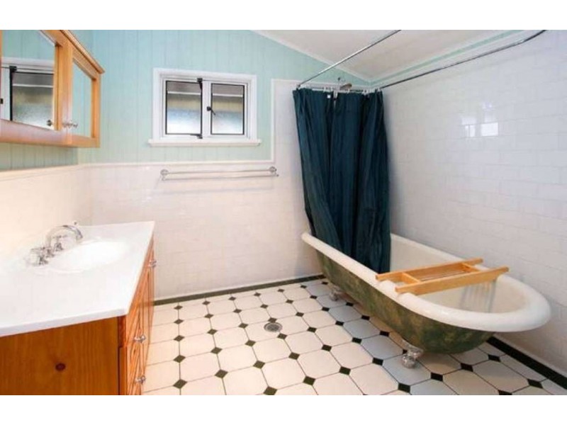 11 Moreton Avenue, Wynnum QLD 4178