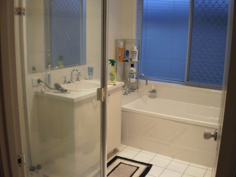 72 Wirra Circuit, Wynnum West QLD 4178