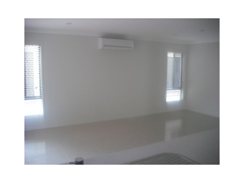 77 Whites Road, Manly West QLD 4179