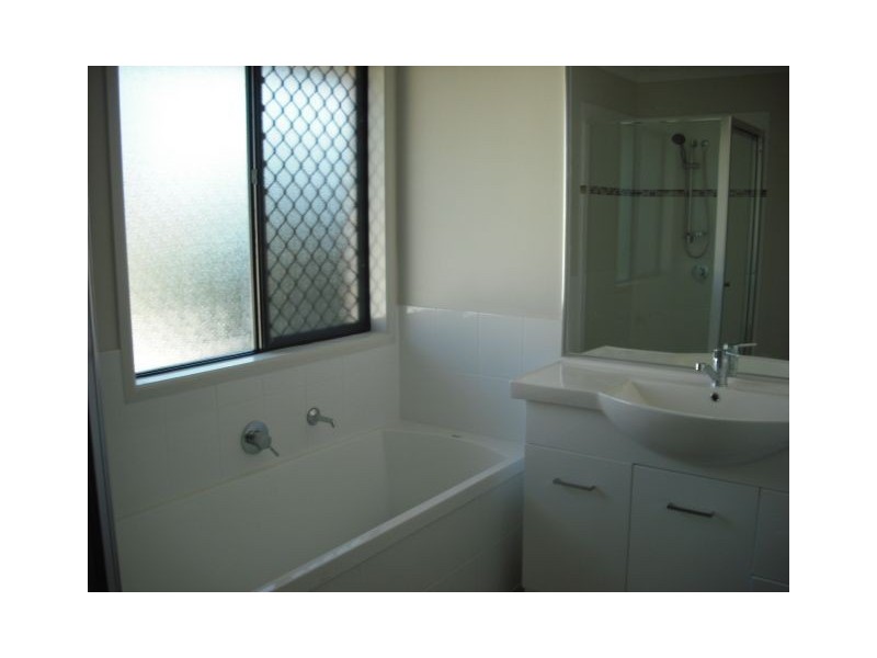 77 Whites Road, Manly West QLD 4179