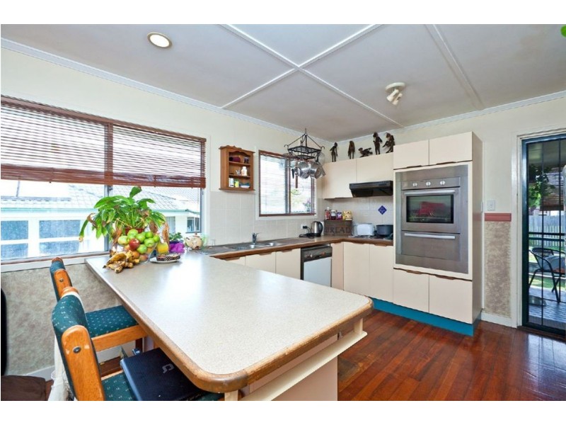 26 Bushing Street, Wynnum West QLD 4178