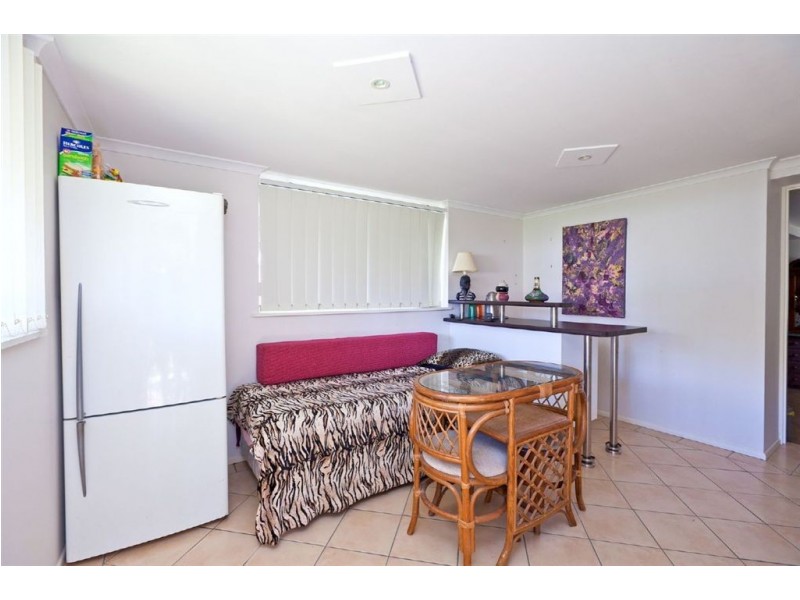 26 Bushing Street, Wynnum West QLD 4178