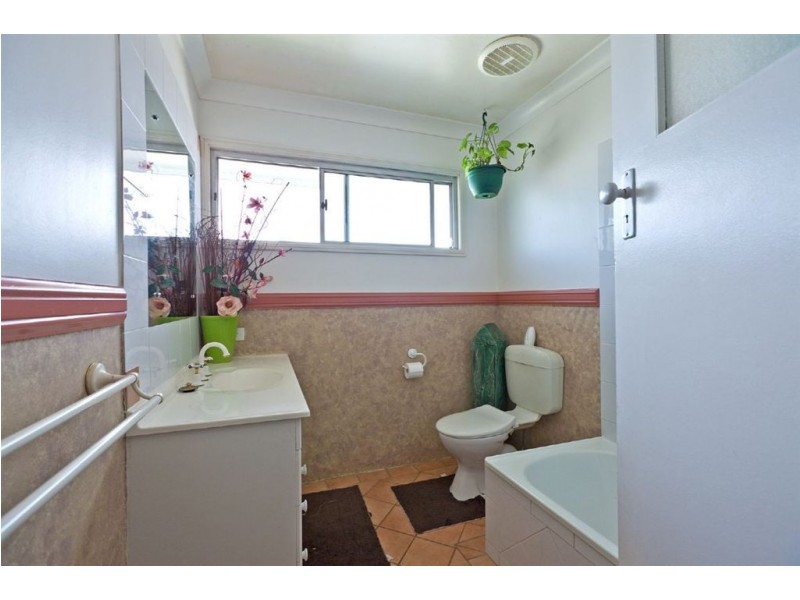 26 Bushing Street, Wynnum West QLD 4178