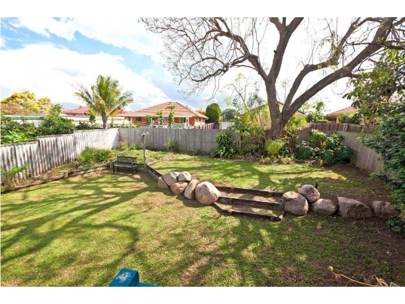26 Bushing Street, Wynnum West QLD 4178