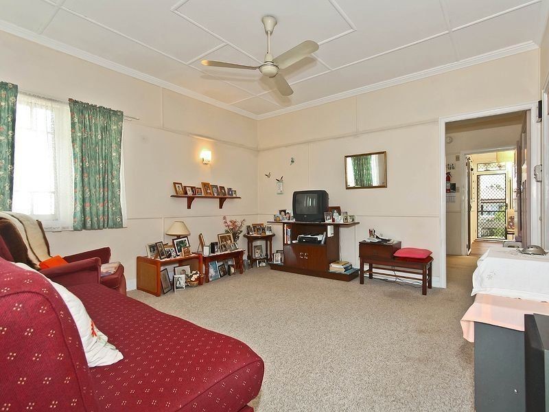 27 Whites Road, Manly West QLD 4179