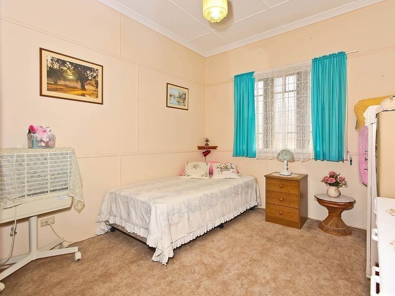 27 Whites Road, Manly West QLD 4179