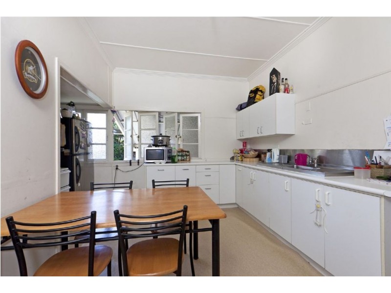 7 Rodney Street, Wynnum West QLD 4178