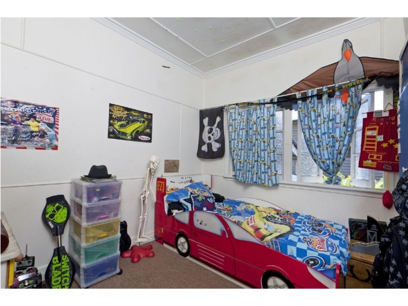 7 Rodney Street, Wynnum West QLD 4178