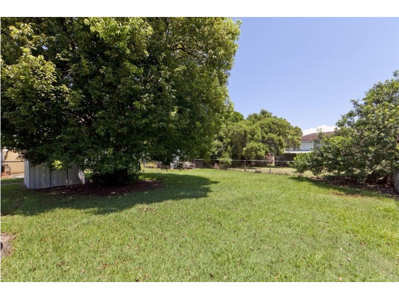 9 Rodney Street, Wynnum West QLD 4178