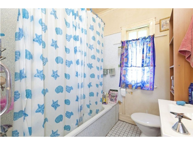 9 Rodney Street, Wynnum West QLD 4178