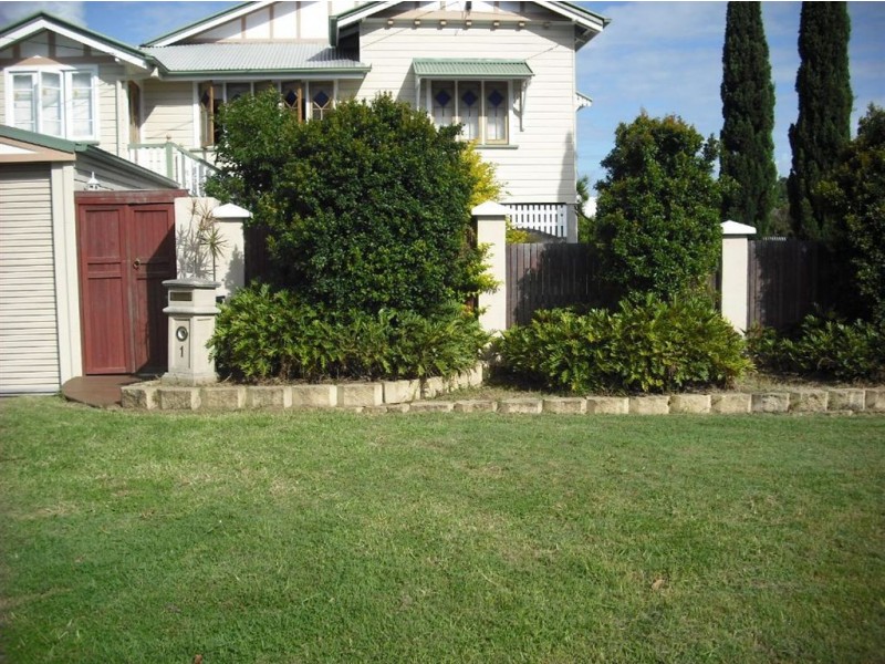 1 Hillcrest Avenue, Wynnum QLD 4178