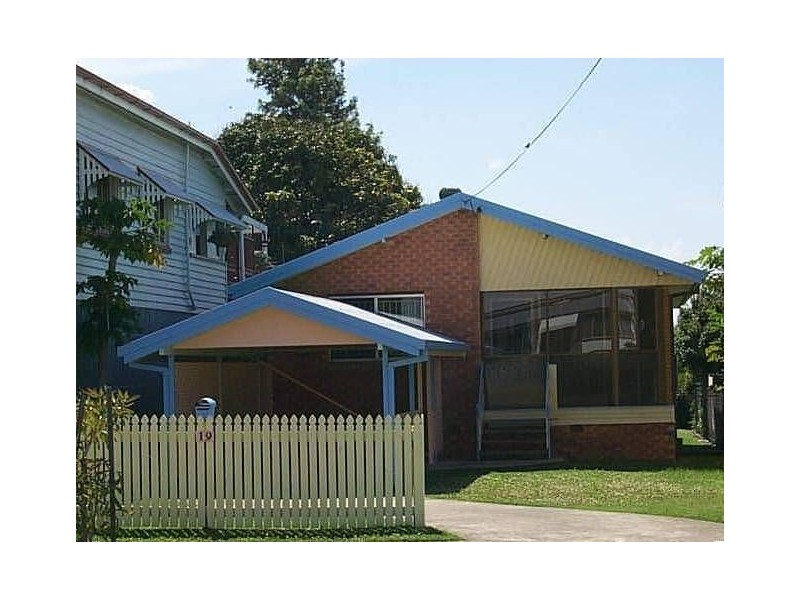 19 Walnut Street, Wynnum QLD 4178