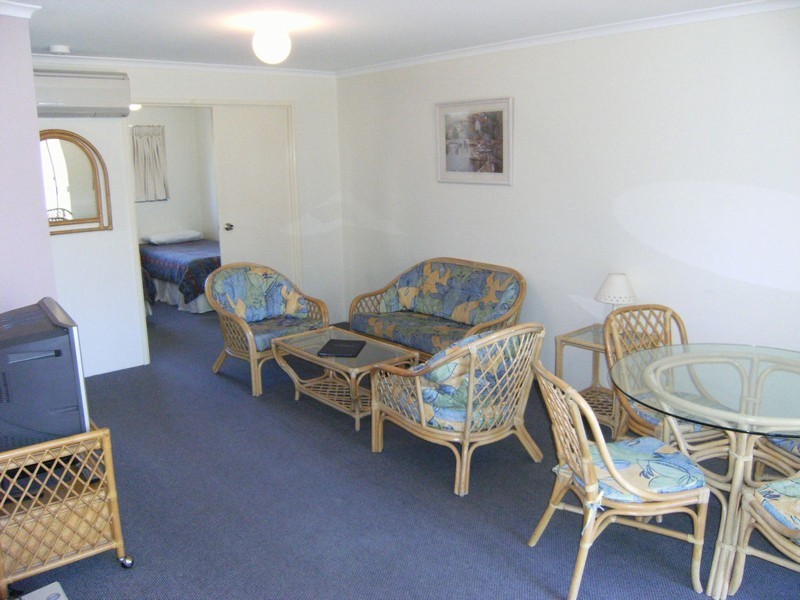 219/4 Lake Weyba Dr, Noosaville QLD 4566