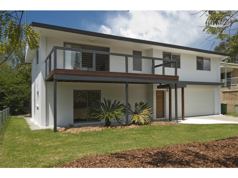 8 Hillcrest Ave, Noosaville QLD 4566