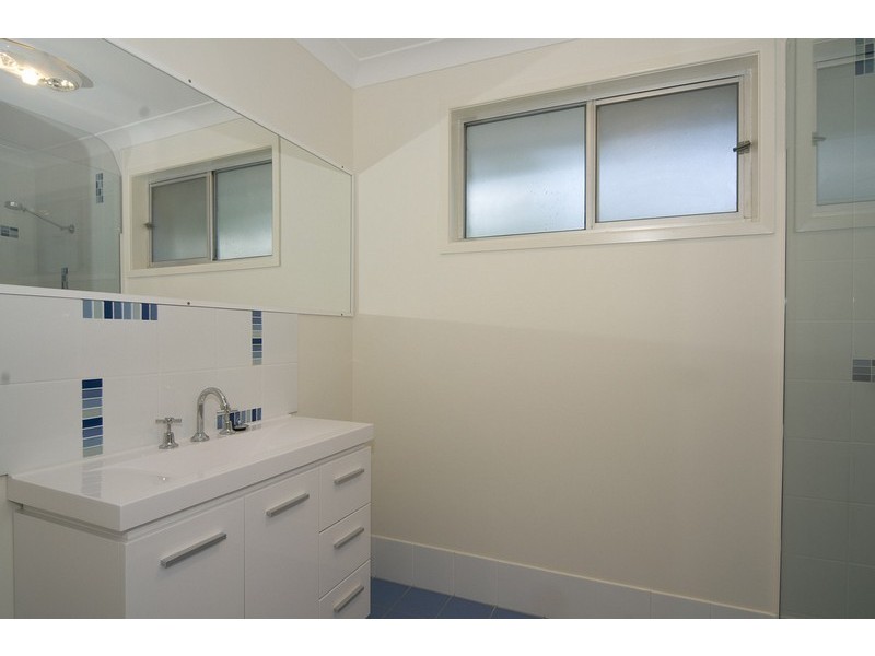 8 Hillcrest Ave, Noosaville QLD 4566