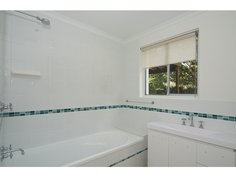 8 Hillcrest Ave, Noosaville QLD 4566