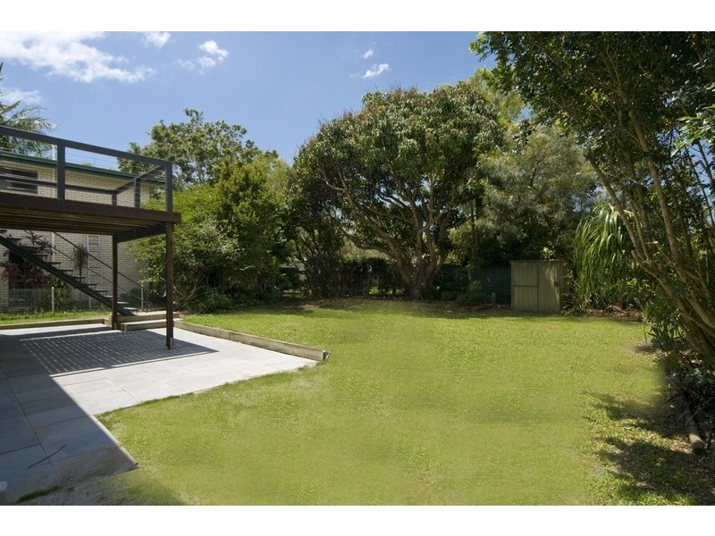 8 Hillcrest Ave, Noosaville QLD 4566