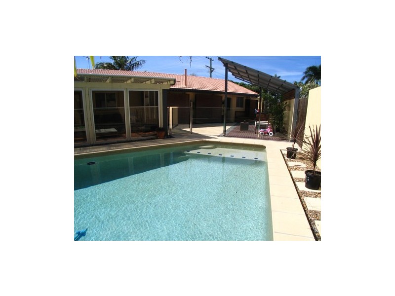 71 Savoy Drive, Broadbeach Waters QLD 4218