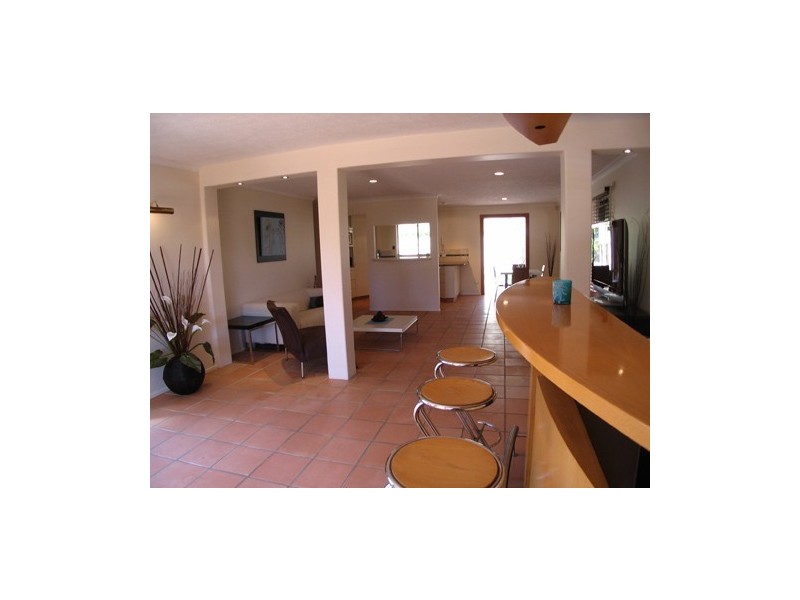 71 Savoy Drive, Broadbeach Waters QLD 4218