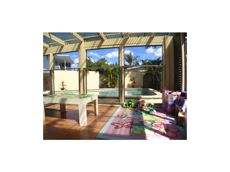 71 Savoy Drive, Broadbeach Waters QLD 4218