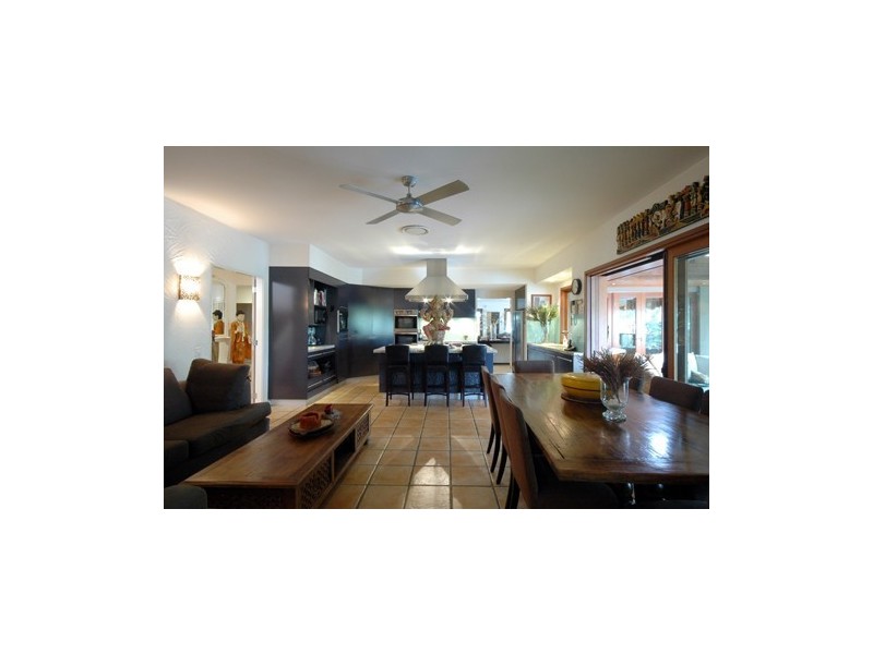 16 Eady Avenue, Broadbeach Waters QLD 4218