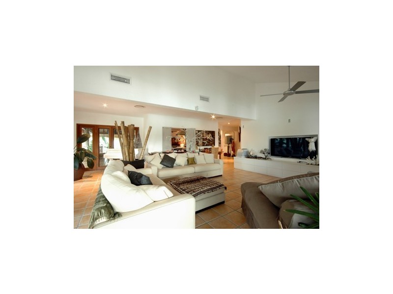 16 Eady Avenue, Broadbeach Waters QLD 4218