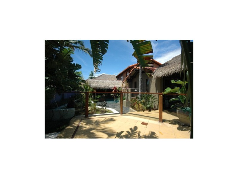 16 Eady Avenue, Broadbeach Waters QLD 4218