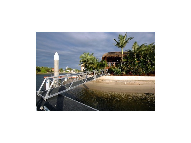 16 Eady Avenue, Broadbeach Waters QLD 4218