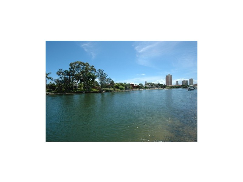16 Eady Avenue, Broadbeach Waters QLD 4218