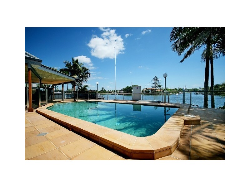 21 Cleland Cres, Broadbeach Waters QLD 4218