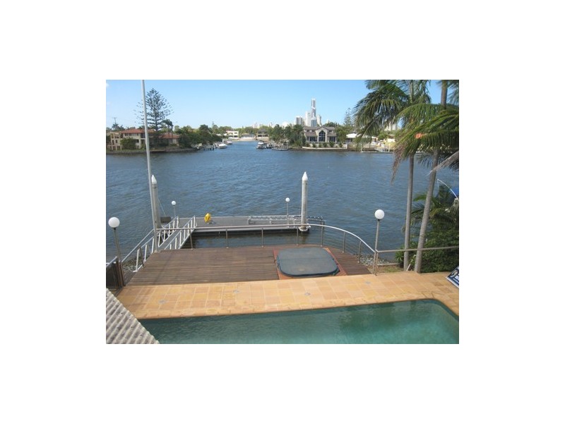 21 Cleland Cres, Broadbeach Waters QLD 4218