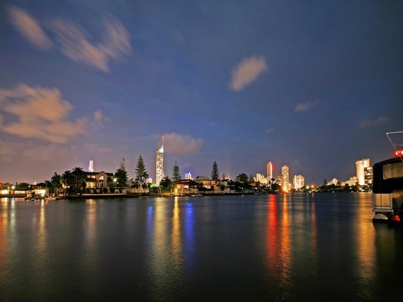 21 Cleland Cres, Broadbeach Waters QLD 4218