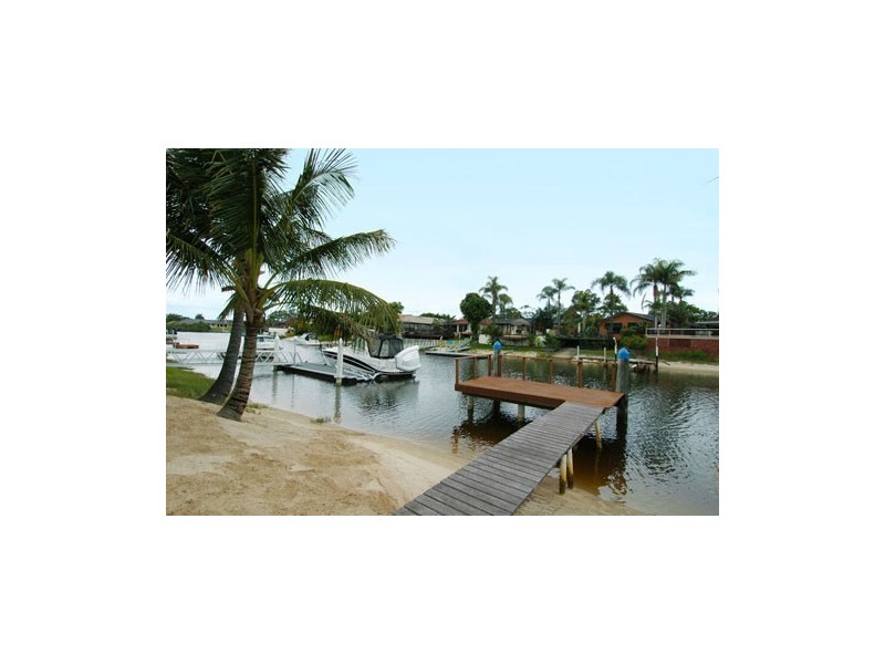 3 Cedar Place, Broadbeach Waters QLD 4218