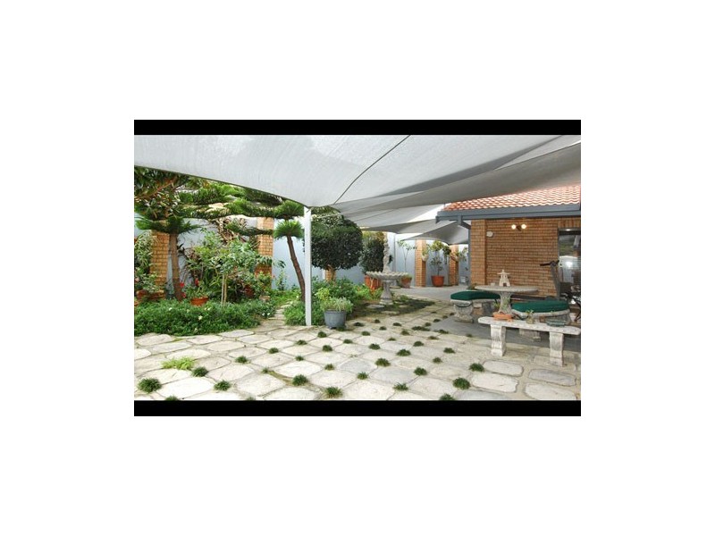 3 Cedar Place, Broadbeach Waters QLD 4218