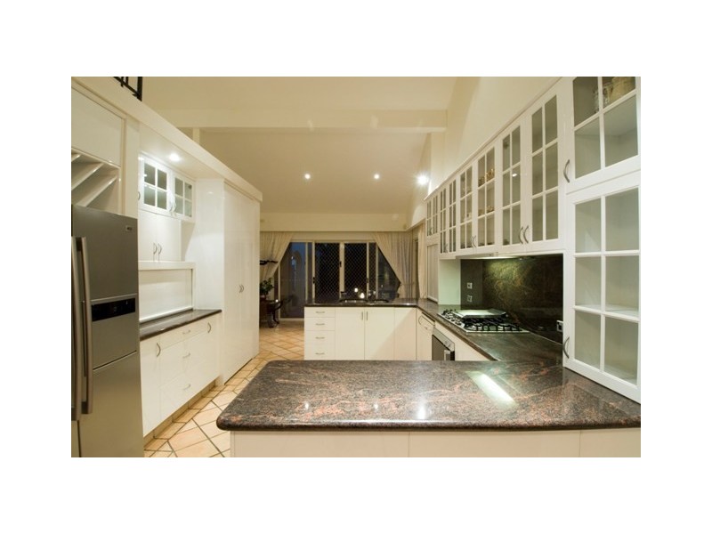 9 Yunga Court, Broadbeach Waters QLD 4218