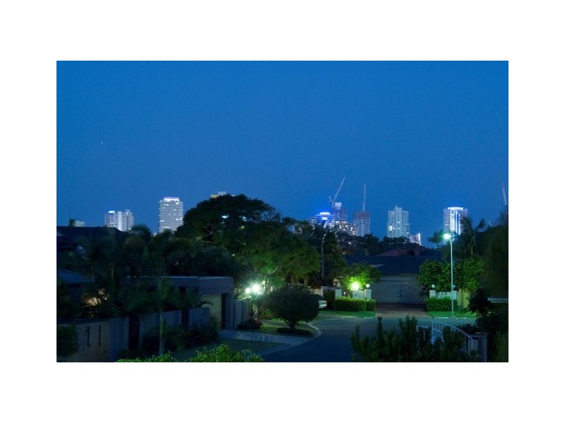 9 Yunga Court, Broadbeach Waters QLD 4218