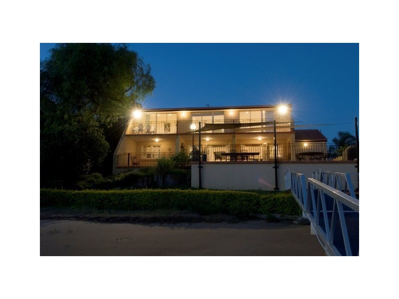 9 Yunga Court, Broadbeach Waters QLD 4218