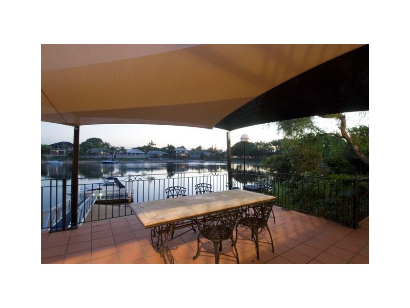 9 Yunga Court, Broadbeach Waters QLD 4218