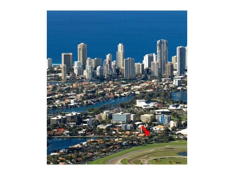 100 Upton Street, Bundall QLD 4217